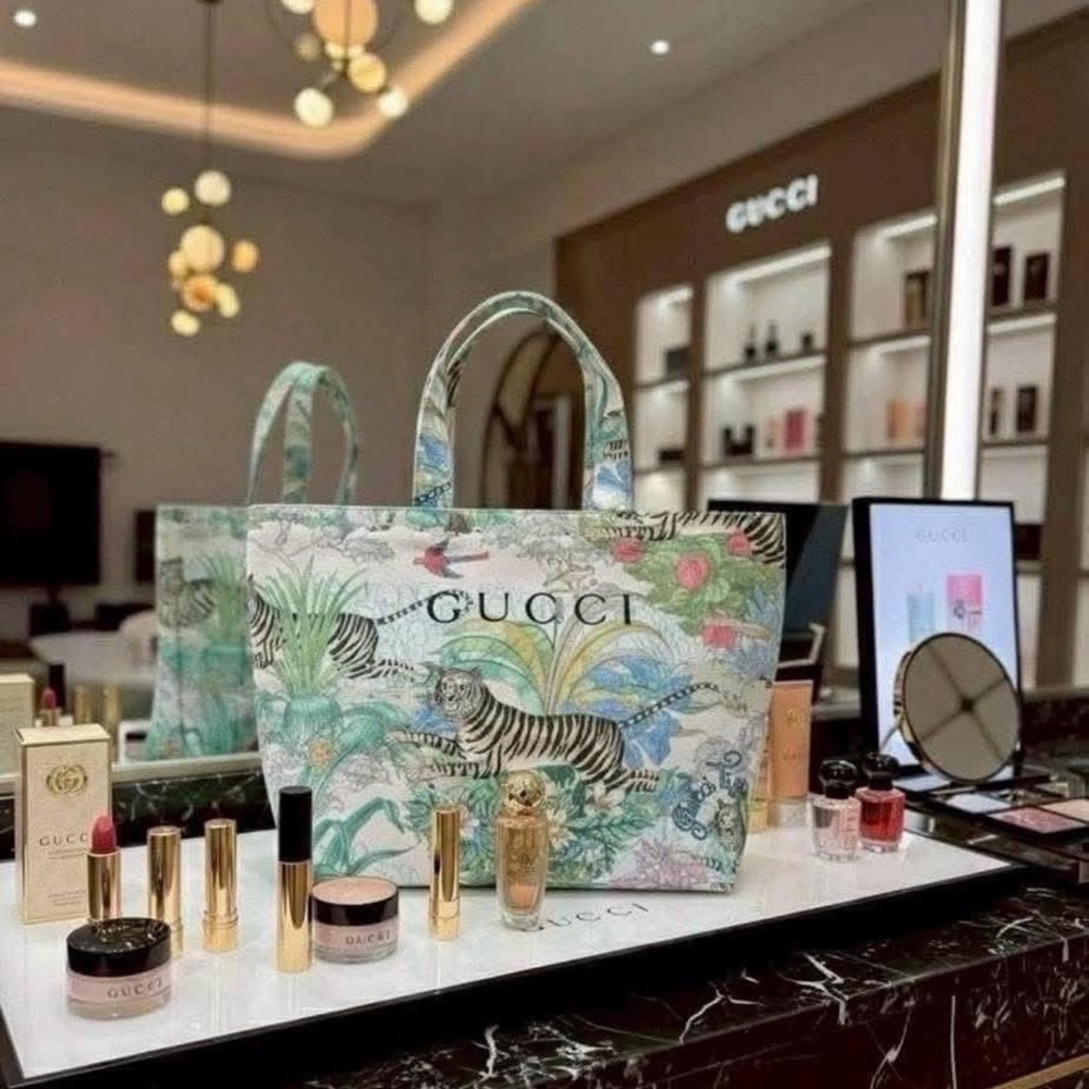 Gucci Floral Tiger Print Canvas Tote Bag in Multicolor